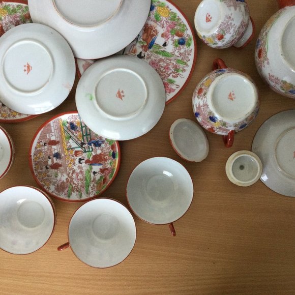 18pcs Vintage Japanese porcelain geisha teapot, creamer, bowl, cups, plates - Picture 11 of 11